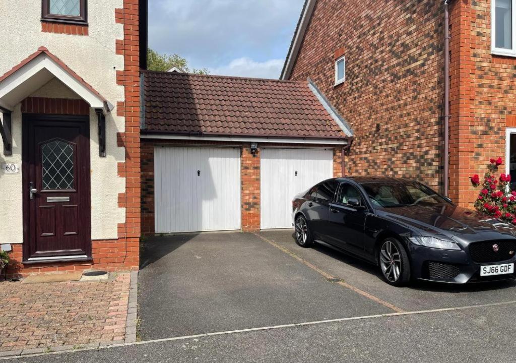 Ashford Holiday Home Smithy Drive Sleeps 5 Free Wifi And Vehicle Parking Kingsnorth ภายนอก รูปภาพ