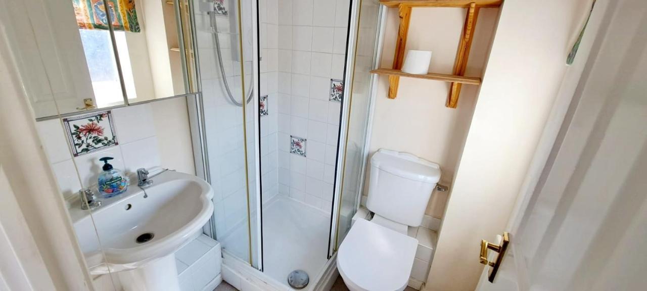 Ashford Holiday Home Smithy Drive Sleeps 5 Free Wifi And Vehicle Parking Kingsnorth ภายนอก รูปภาพ